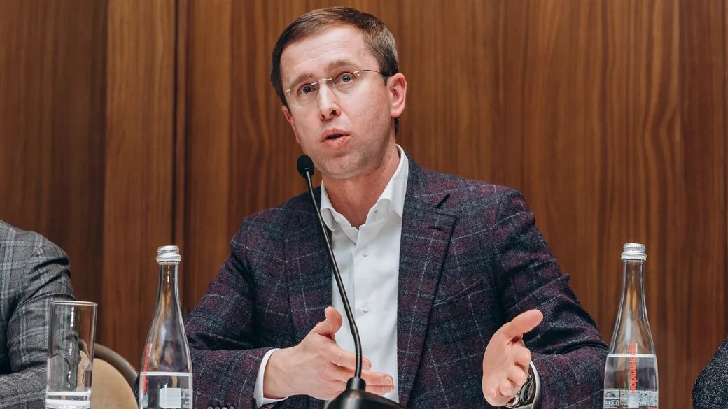 Нова тактика російських атак: Уряд готує зміни в роботі транспорту, підприємств та комендантської години