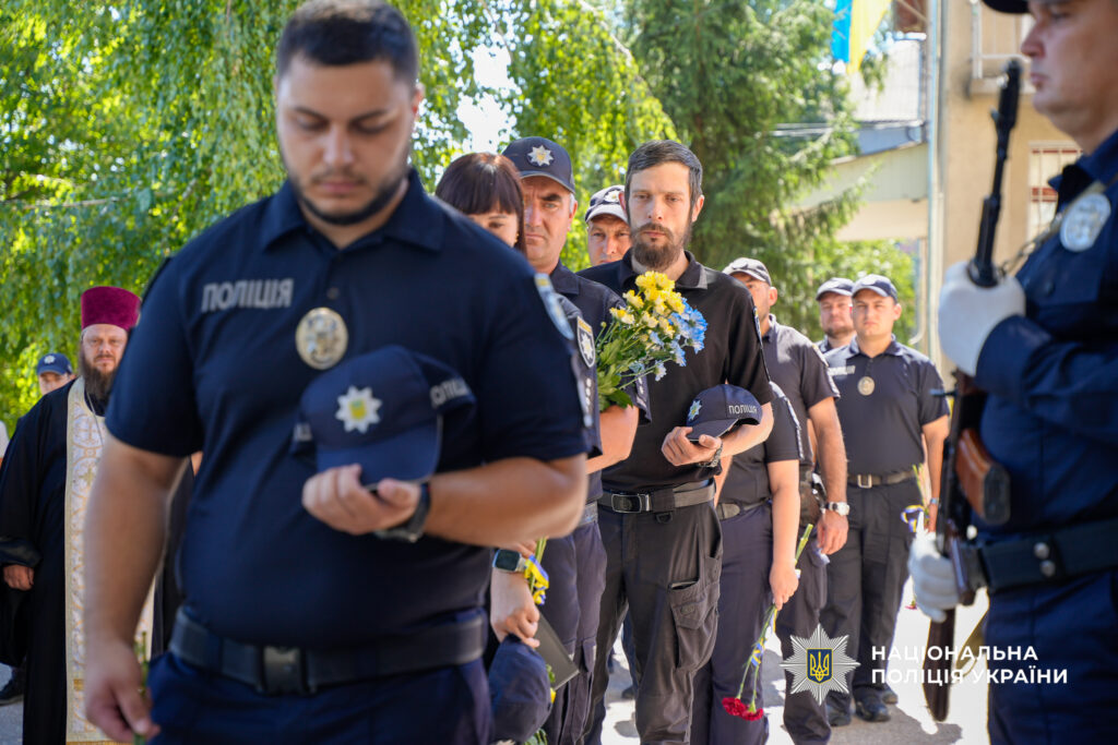 У Болградському районі відкрили меморіальну дошку на честь капітана поліції Сергія Магли, який загинув на сході України