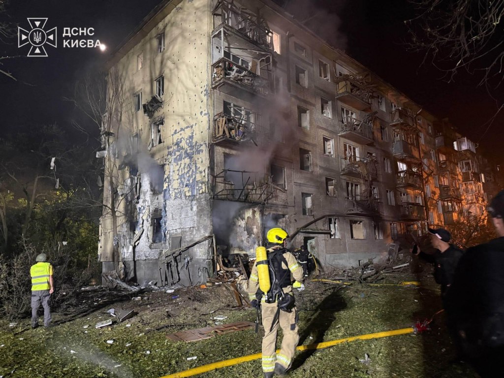 Пекельна ніч у Києві: внаслідок балістичної атаки 9 людей загинули, ще понад 20 – поранені