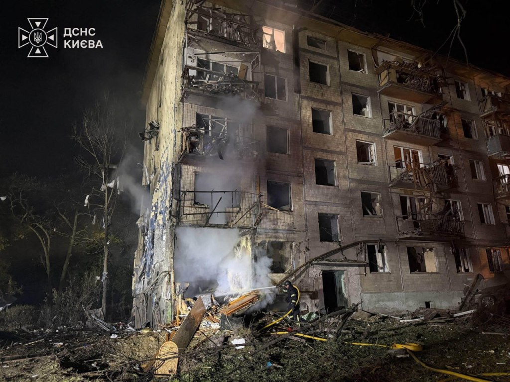 Пекельна ніч у Києві: внаслідок балістичної атаки 9 людей загинули, ще понад 20 – поранені
