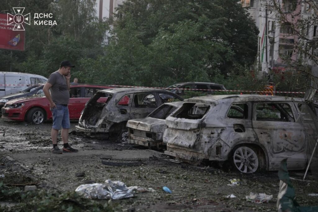 Пекельна ніч у Києві: внаслідок балістичної атаки 9 людей загинули, ще понад 20 – поранені