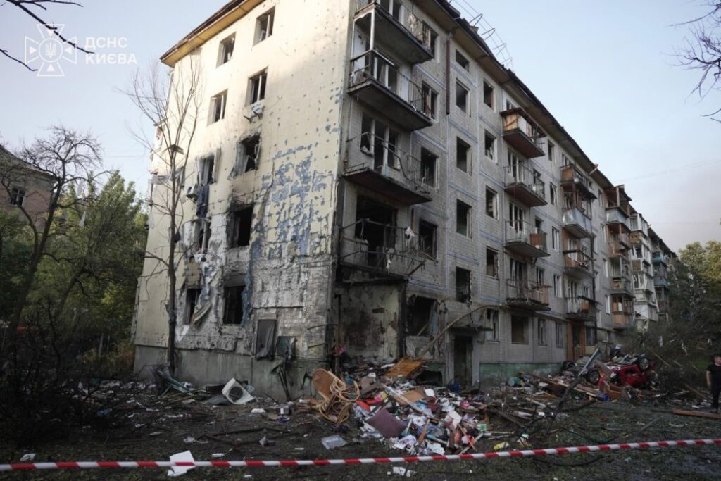 Пекельна ніч у Києві: внаслідок балістичної атаки 9 людей загинули, ще понад 20 – поранені