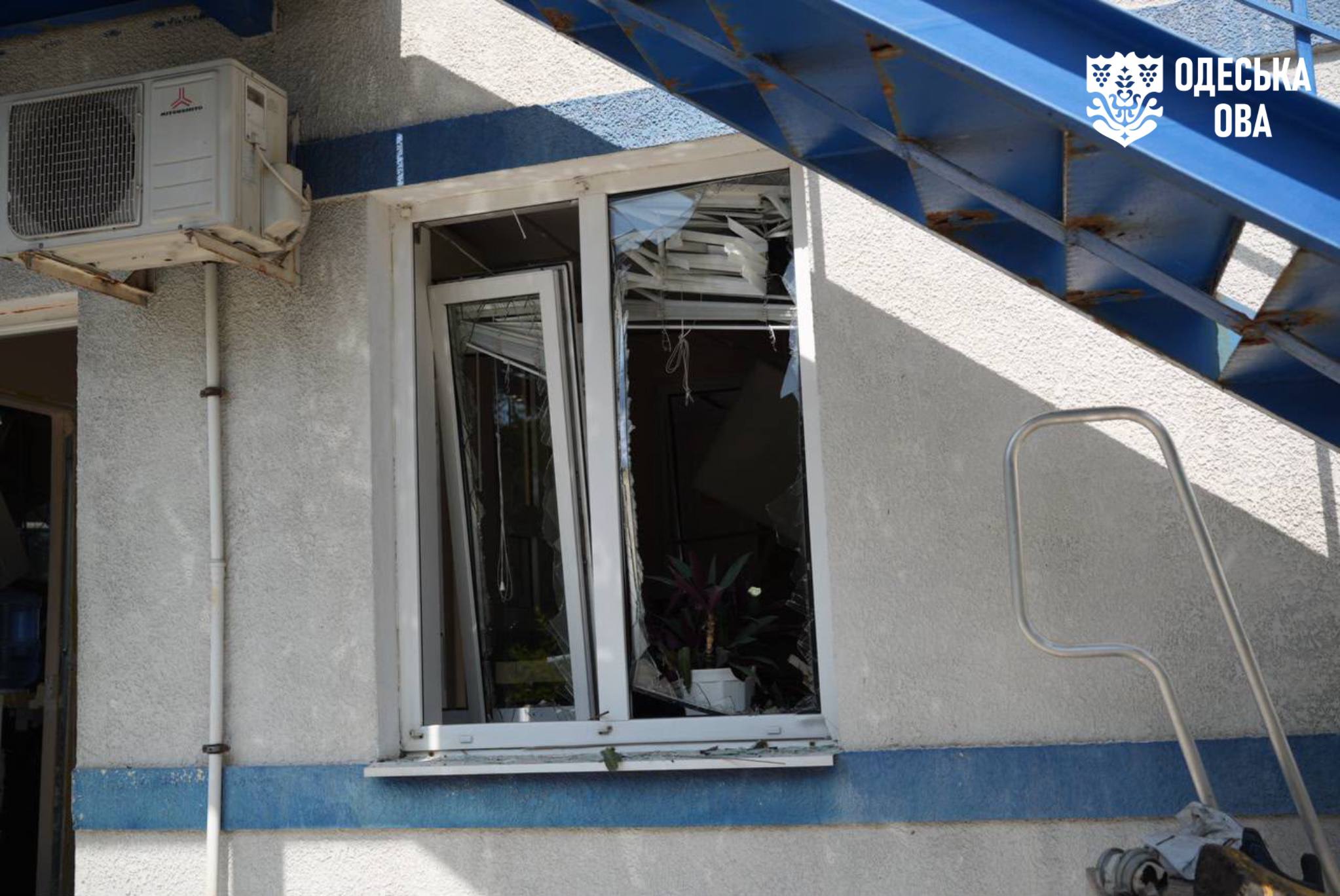 Одна людина загинула, ще восьмеро травмовані: ворог знову атакував Одещину ударними безпілотниками