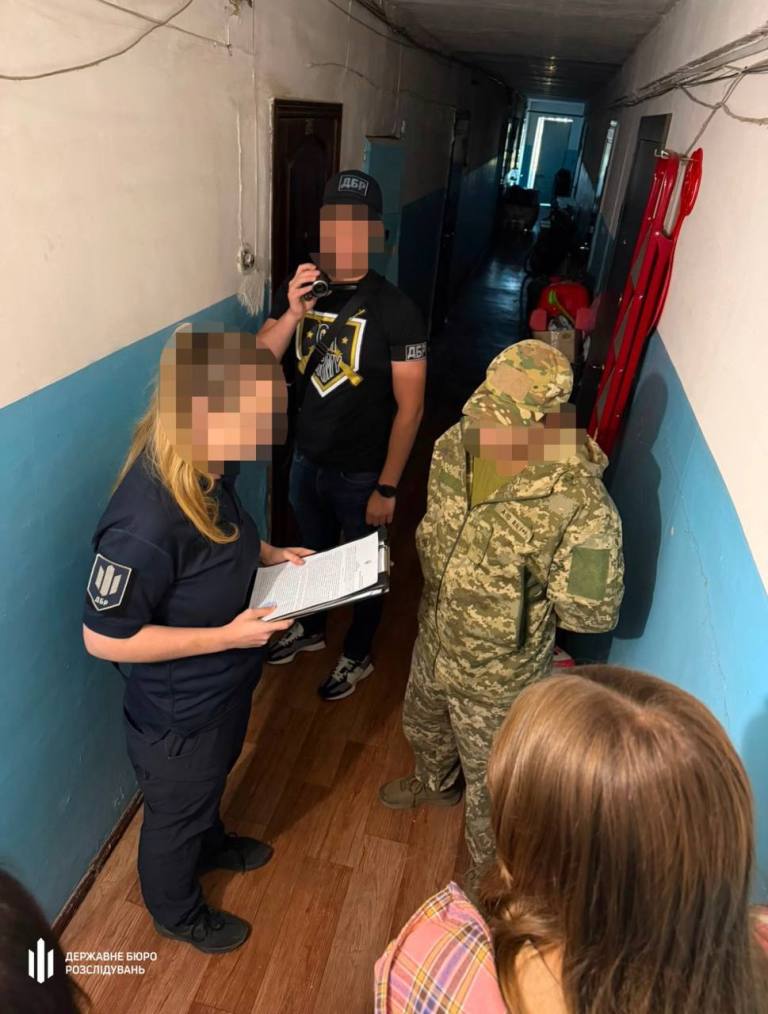 Ще чотирьох працівників РТЦК з Одещини підозрюють у побитті та катуванні чоловіків