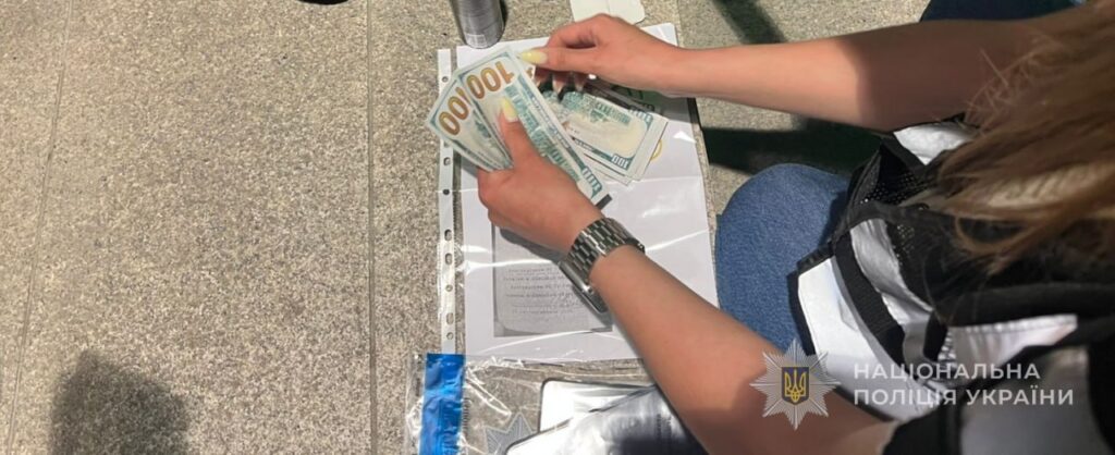 Майже півтори тисячі доларів за видалення з бази розшуку: в Одесі судитимуть 20-річного молодика за одержання хабаря