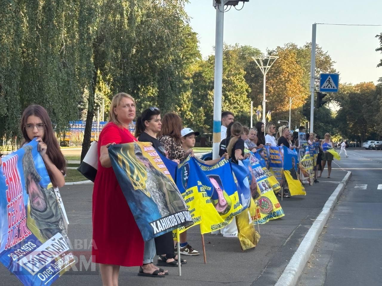 Голос тих, кого чекають удома: в Ізмаїлі відбулася чергова акція на підтримку родин військовополонених та безвісти зниклих захисників