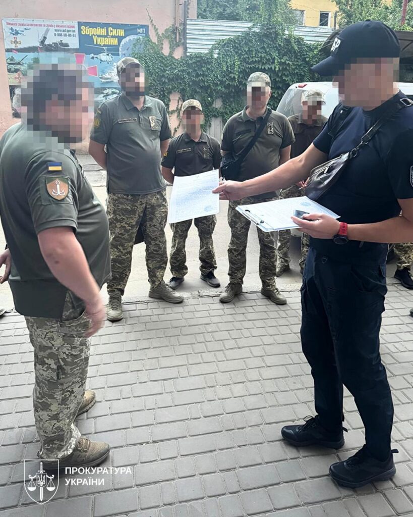 «Дуй, пакуй і комплектуй»: десятьох військових одеського ТЦК підозрюють у побитті та катуванні людей