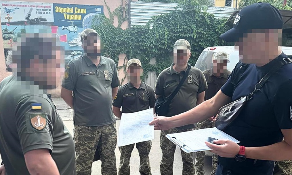 «Дуй, пакуй і комплектуй»: десятьох військових одеського ТЦК підозрюють у побитті та катуванні людей