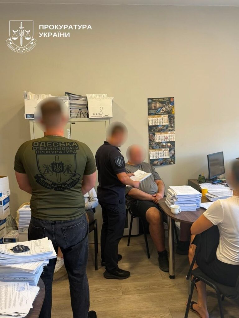 «Дуй, пакуй і комплектуй»: десятьох військових одеського ТЦК підозрюють у побитті та катуванні людей