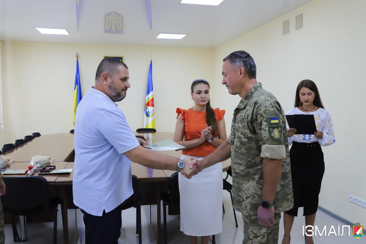 В Ізмаїлі державні нагороди вручили військовослужбовцям та родинам полеглого та зниклого безвісти захисників
