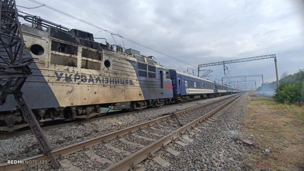 Ворог повторно атакував потяг на Одещині під час евакуації майже 600 пасажирів