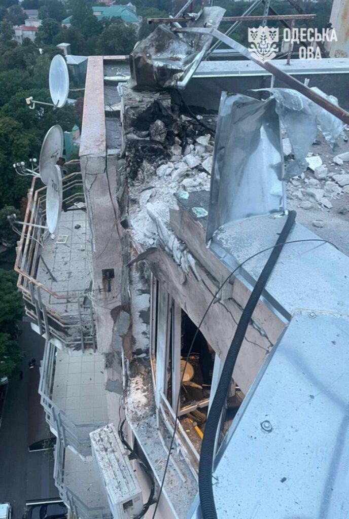 росіяни понад 7 годин били по Одещині ракетами та дронами: є руйнування