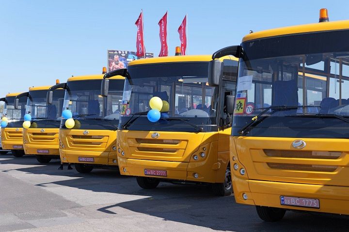 Дев’ять громад Одещини отримали нові шкільні автобуси