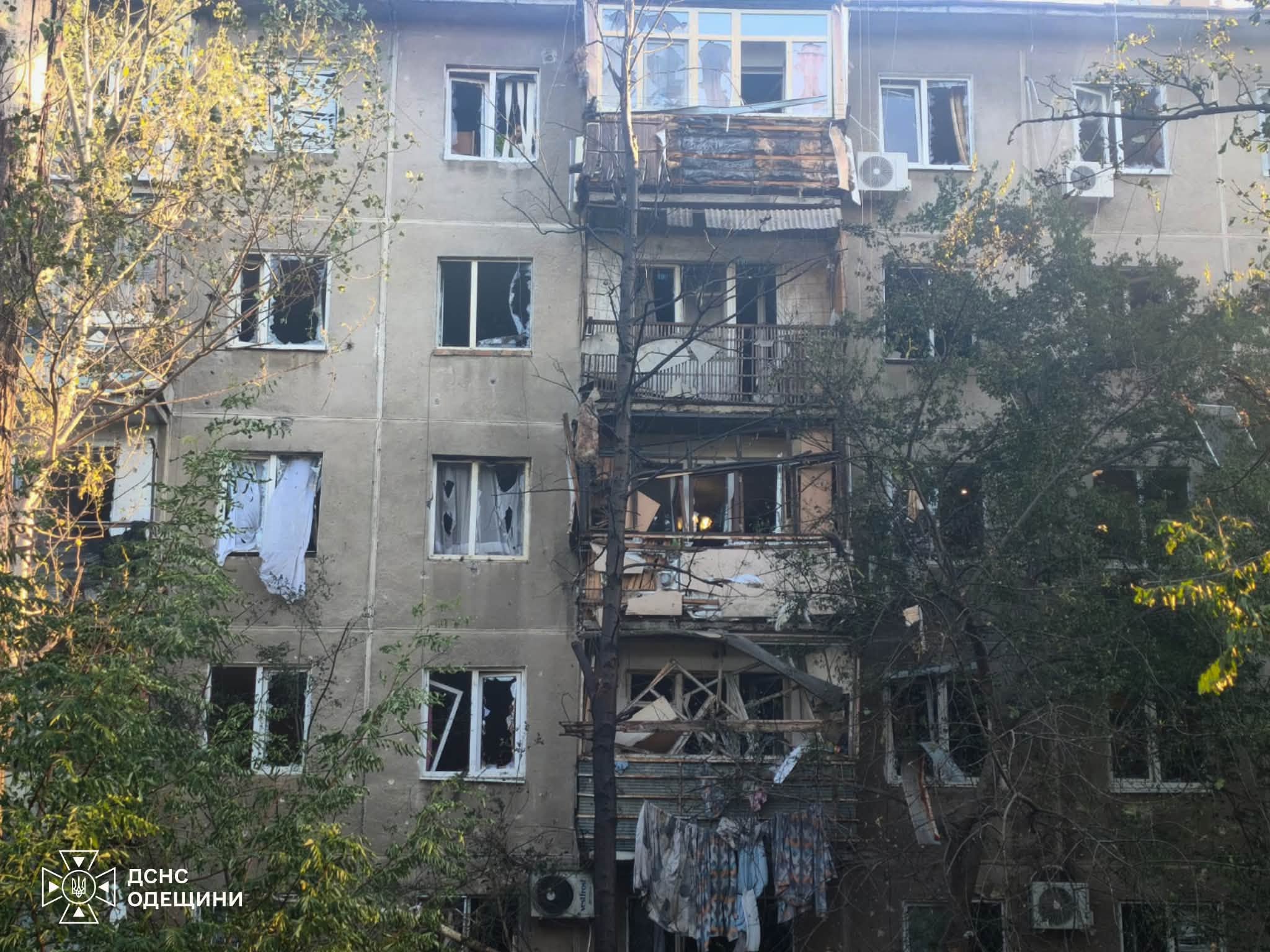 Нічна атака на Білгород-Дністровський: пошкоджено багатоповерхівки, є постраждалий