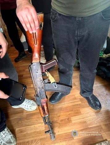 На Одещині перед судом постане військовослужбовець-втікач з арсеналом зброї та наркотиків