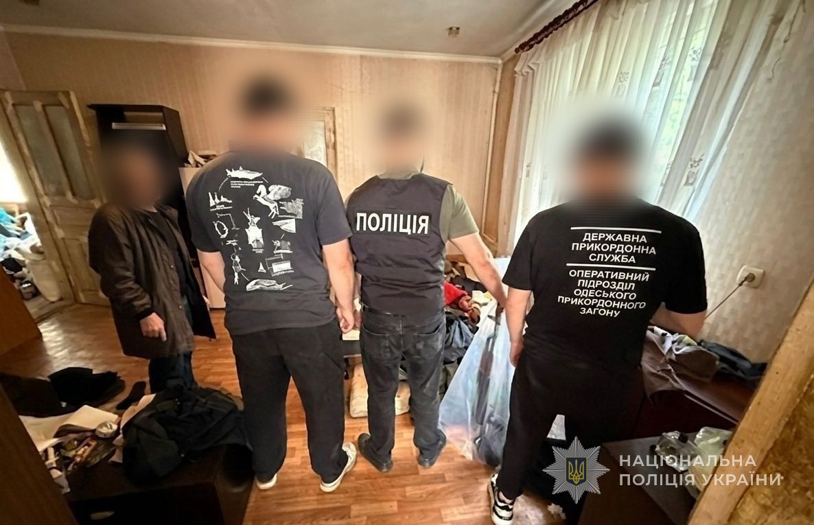 На Одещині перед судом постане військовослужбовець-втікач з арсеналом зброї та наркотиків