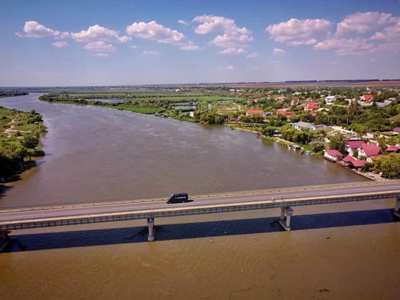 Атака по мосту у Маяках: росія прагне зірвати не лише морський, але й сухопутний експорт з України