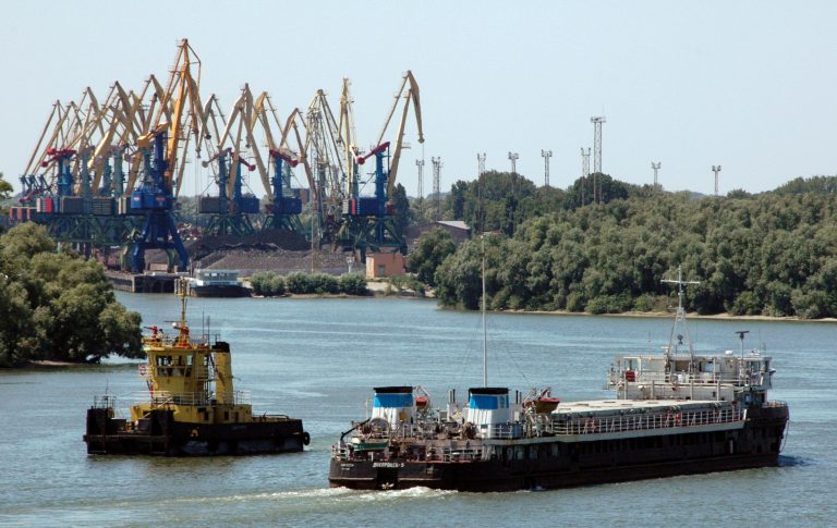 Кадровий локдаун: як порти на Дунаї втрачають 100 тисяч тонн експорту щомісяця