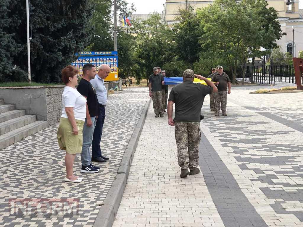 У Болграді урочисто підняли Державний Прапор України та вручили стяги місцевим установам