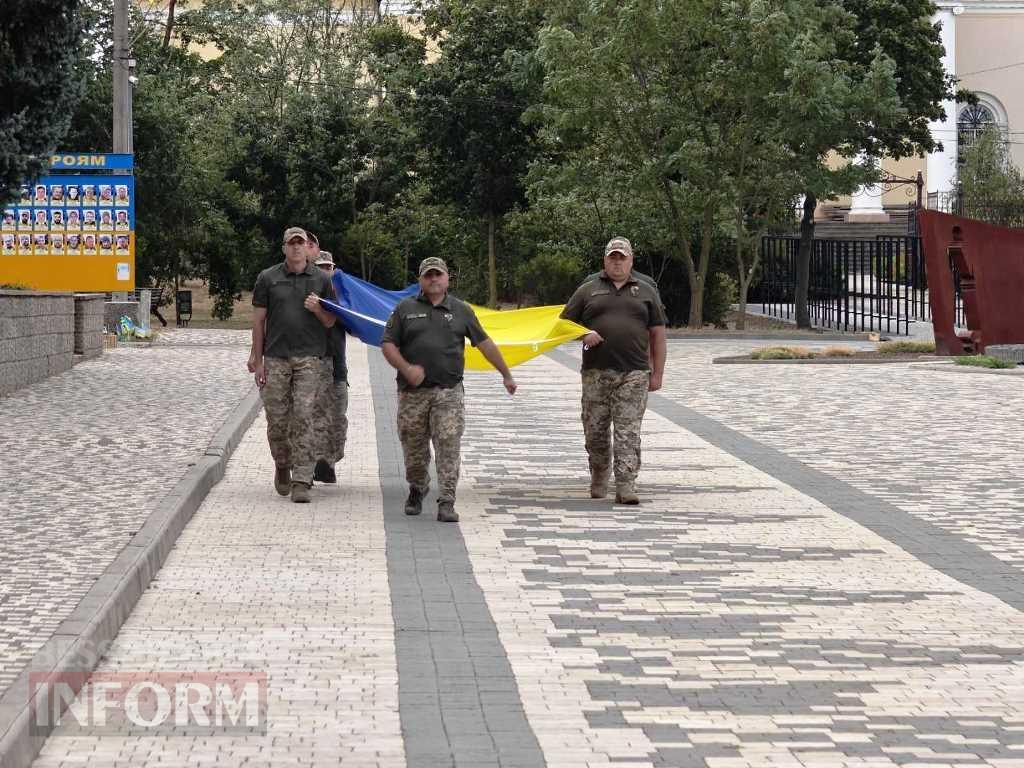 У Болграді урочисто підняли Державний Прапор України та вручили стяги місцевим установам