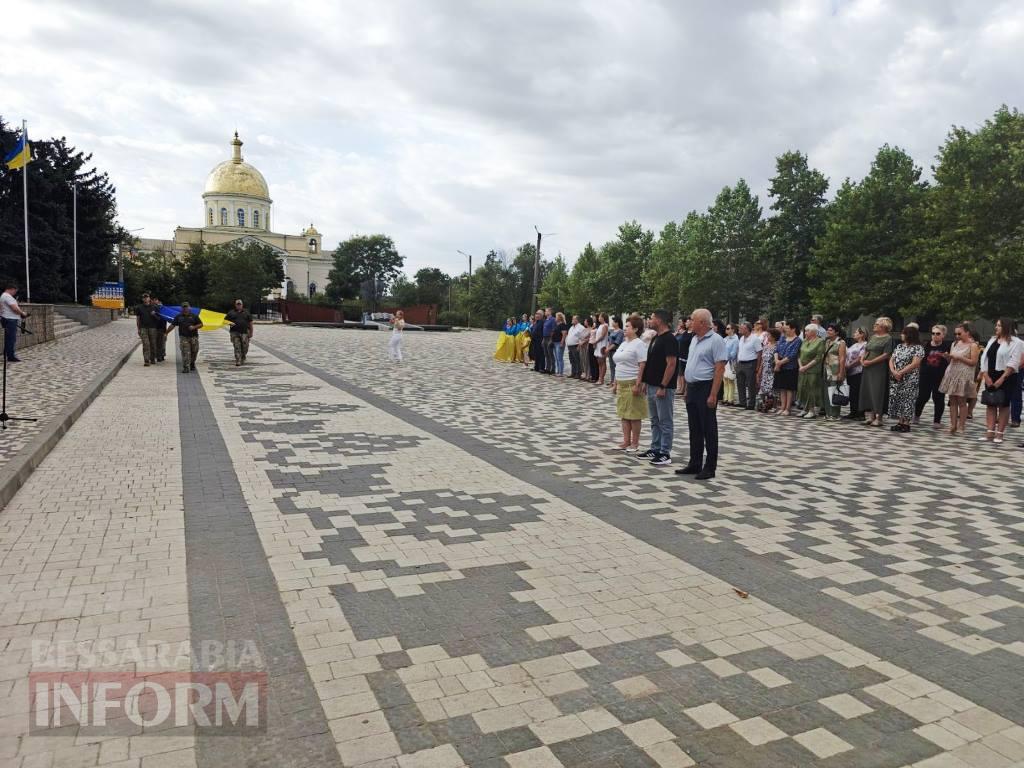 У Болграді урочисто підняли Державний Прапор України та вручили стяги місцевим установам