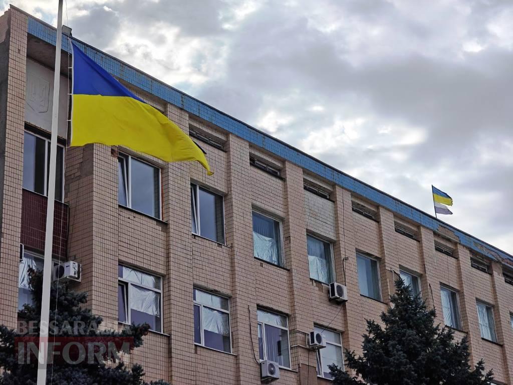 У Болграді урочисто підняли Державний Прапор України та вручили стяги місцевим установам