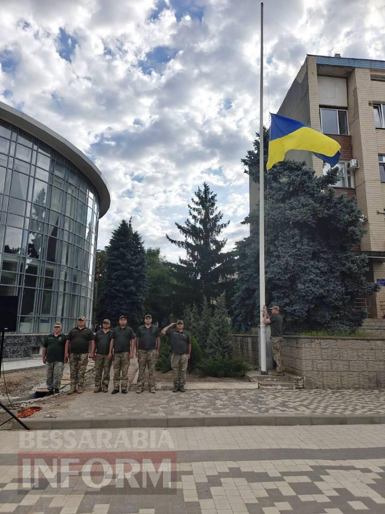 У Болграді урочисто підняли Державний Прапор України та вручили стяги місцевим установам