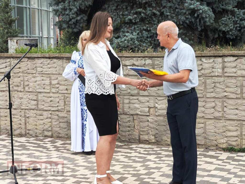 У Болграді урочисто підняли Державний Прапор України та вручили стяги місцевим установам