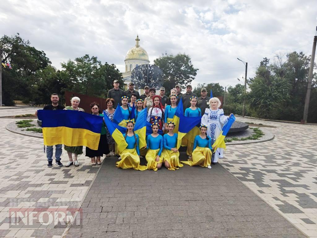 У Болграді урочисто підняли Державний Прапор України та вручили стяги місцевим установам