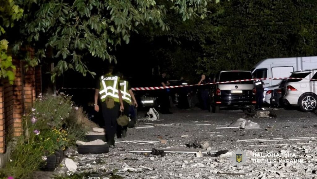 Вночі ворог атакував багатоквартирний будинок в Одесі: є поранені, серед них – діти