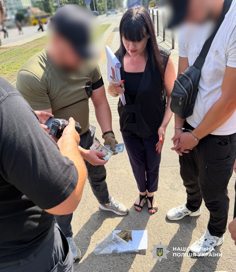 На Одещині заступника начальника та стрільця групи оповіщення РТЦК та СП підозрюють у збагаченні на ухилянтах