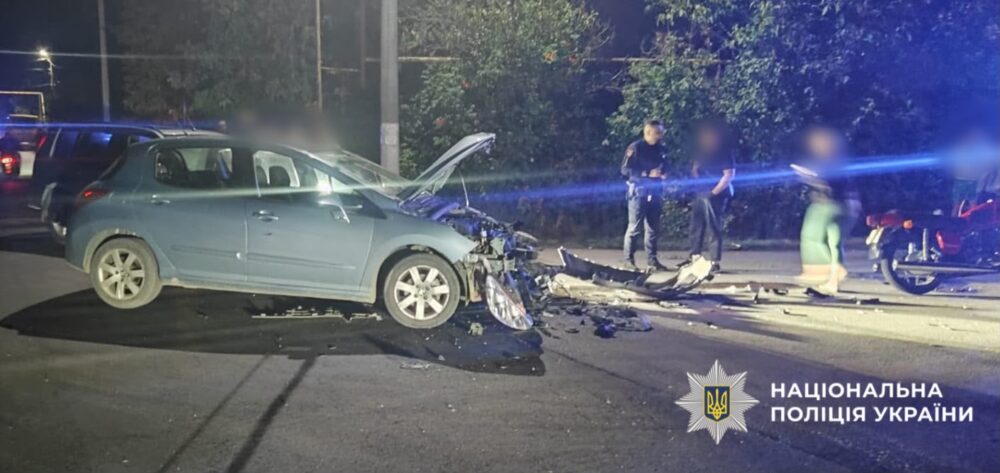 На Одещині зіткнулися легковик та мотоцикл, водіям 19 і 17 років