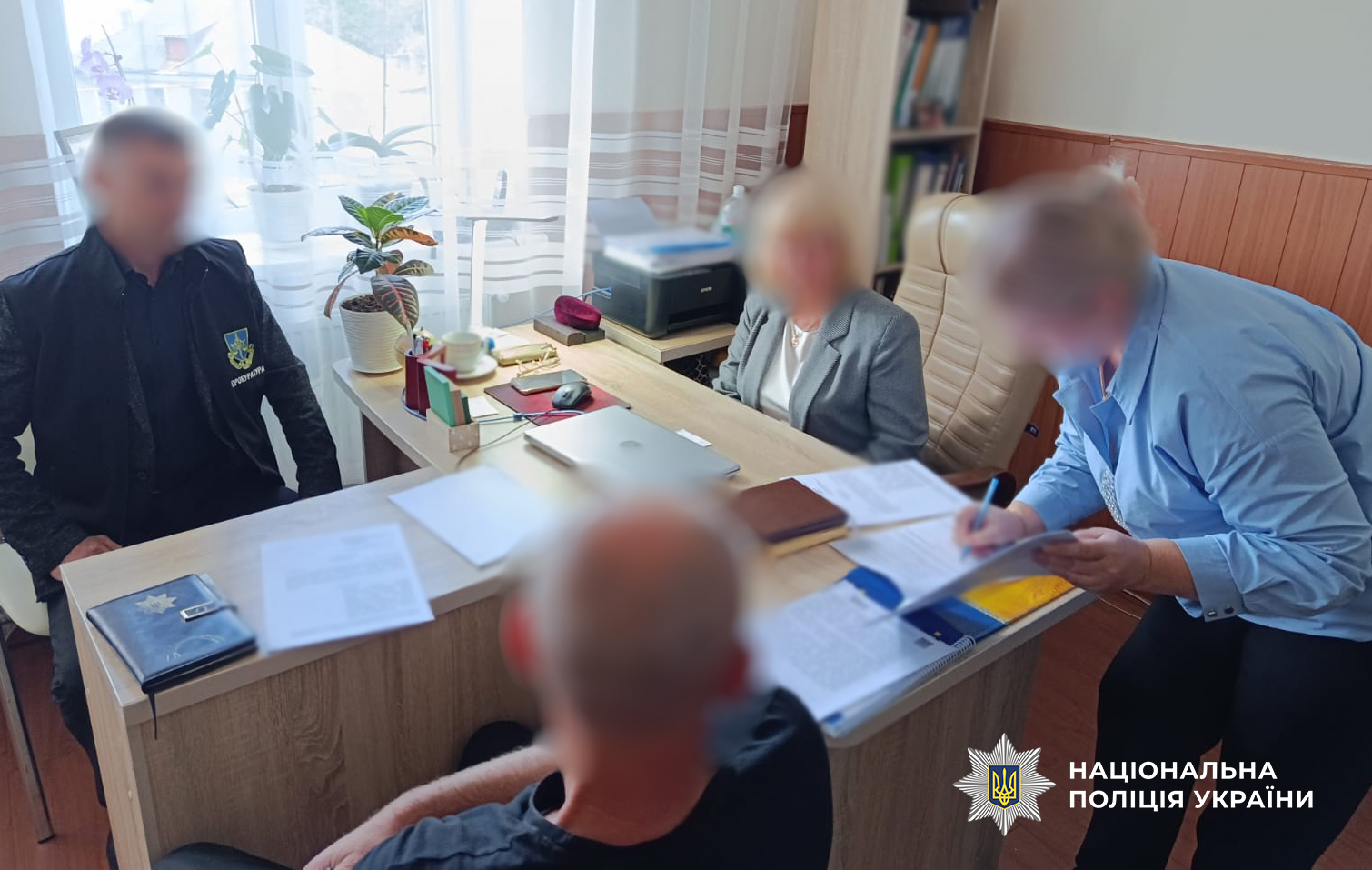 На Одещині викрили посадовицю сільради та інженерку, які привласнили мільйон на ремонті стадіону