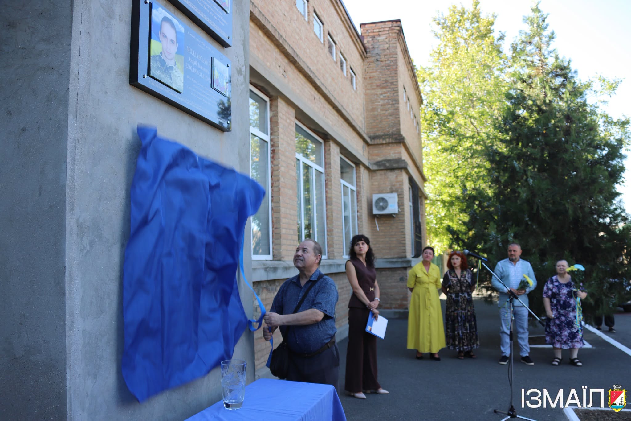 В Ізмаїльському ліцеї відкрито меморіальну дошку на честь полеглого захисника Андрія Молдавського