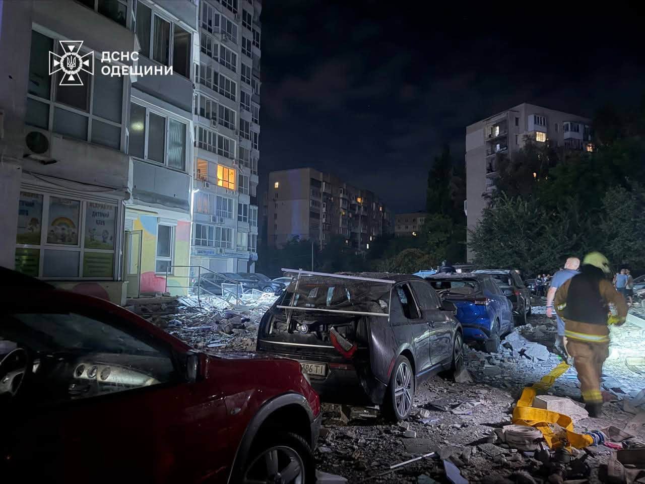 Вночі ворог здійснив масовану комбіновану атаку на Одещину: пошкоджено будинки та АЗС, є постраждалі