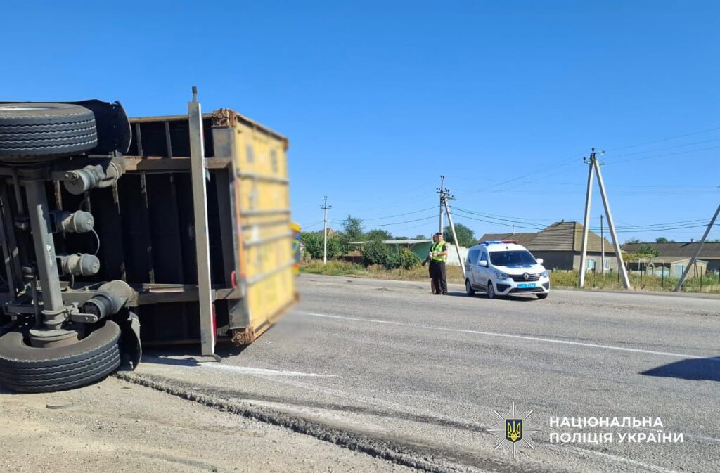 ВАЗ зім’яло після зіткнення з вантажівкою на трасі Одеса-Рені. Водій легковика загинув на місці