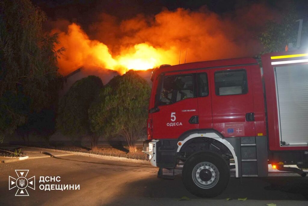 Нічна атака на Одещину: пошкоджені будівлі, майже 180 тисяч родин без світла