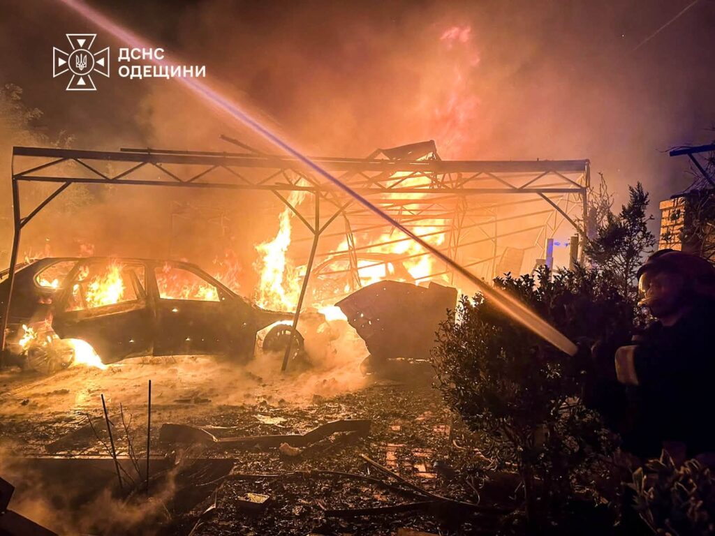 Пошкоджено будинок, автомобілі та енергетичну інфраструктуру: що відомо про вечірню атаку на Ізмаїл