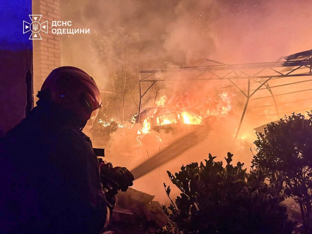 Пошкоджено будинок, автомобілі та енергетичну інфраструктуру: що відомо про вечірню атаку на Ізмаїл