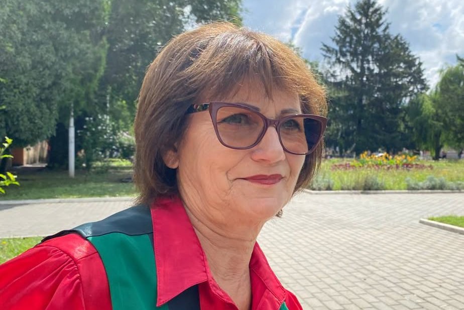 «Садити сьогодні, щоб жити завтра»: як Надія Булгакова понад чверть століття створює квітковий одяг Ізмаїла