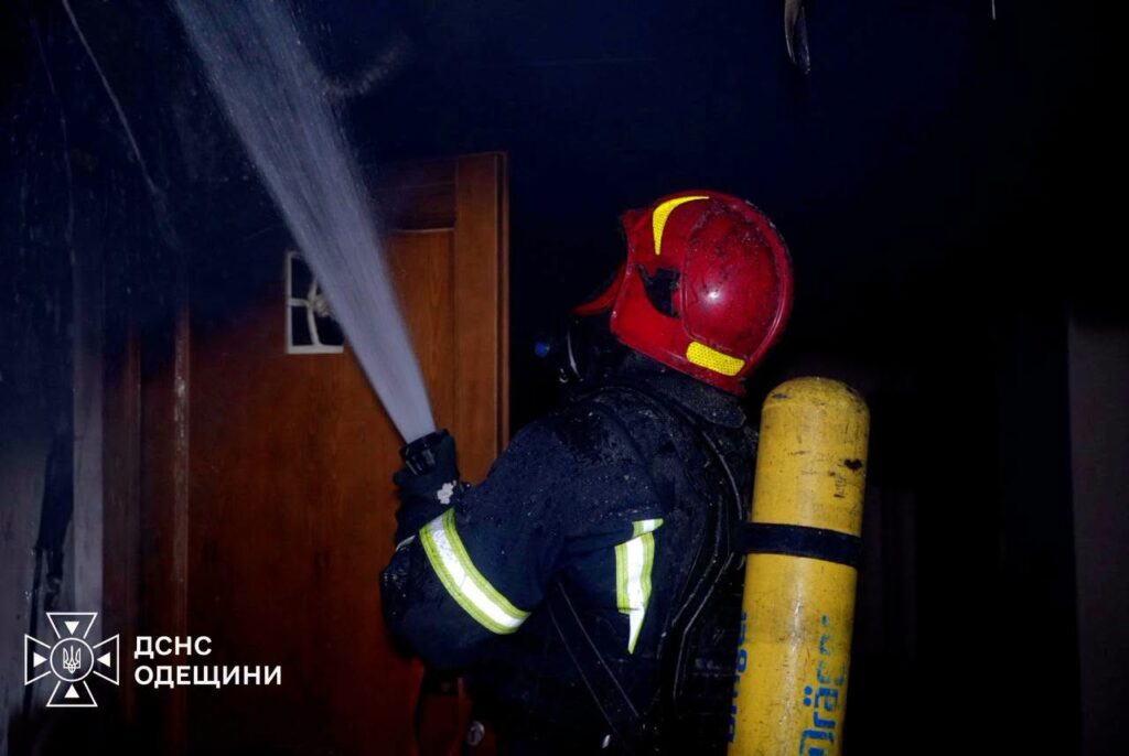 Нічна атака на Одещину: пошкоджені будівлі, майже 180 тисяч родин без світла