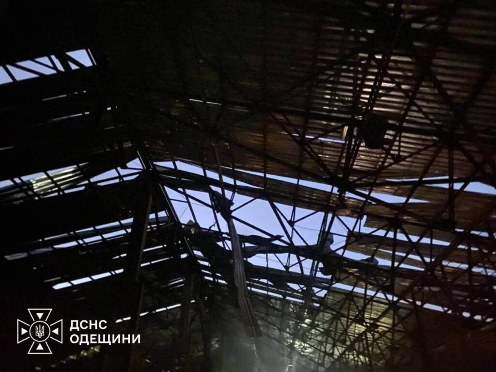 Одещина пережила чергову нічну атаку КАБами та дронами — постраждали троє людей, одну жінку госпіталізували