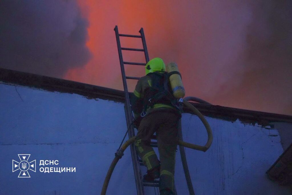 Нічна атака на Одещину: пошкоджені будівлі, майже 180 тисяч родин без світла