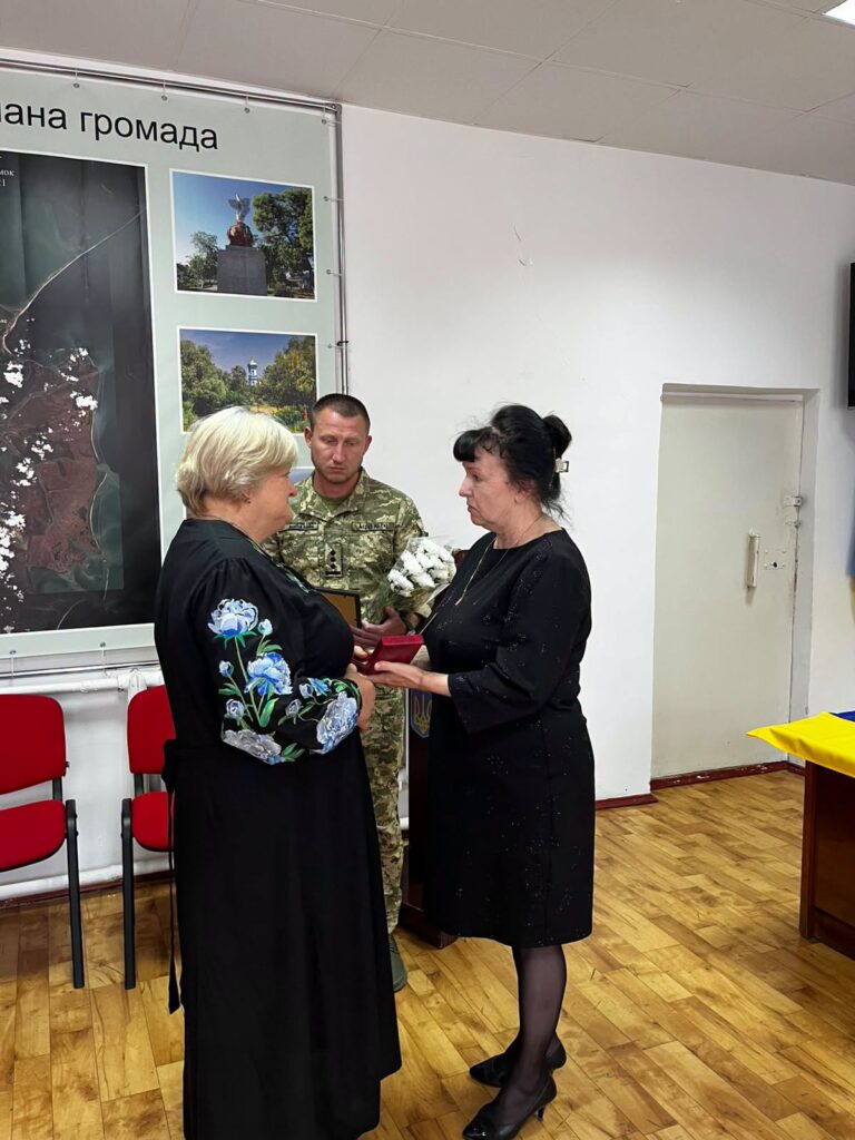 Двох захисників із Вилкового посмертно відзначили державними нагородами