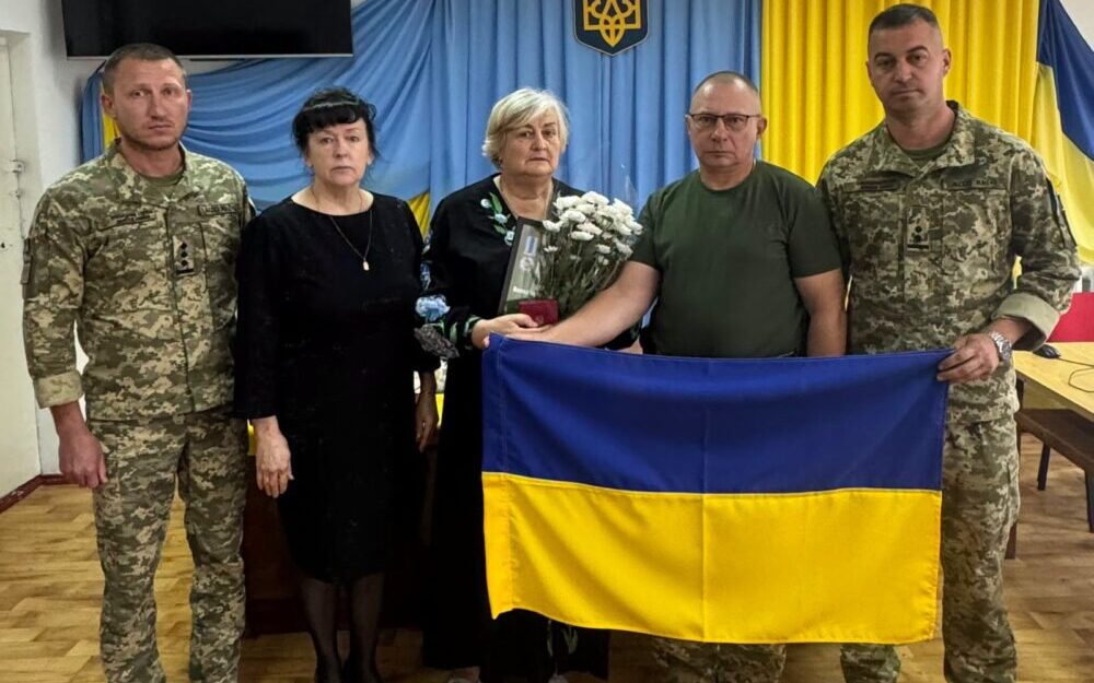 Двох захисників із Вилкового посмертно відзначили державними нагородами