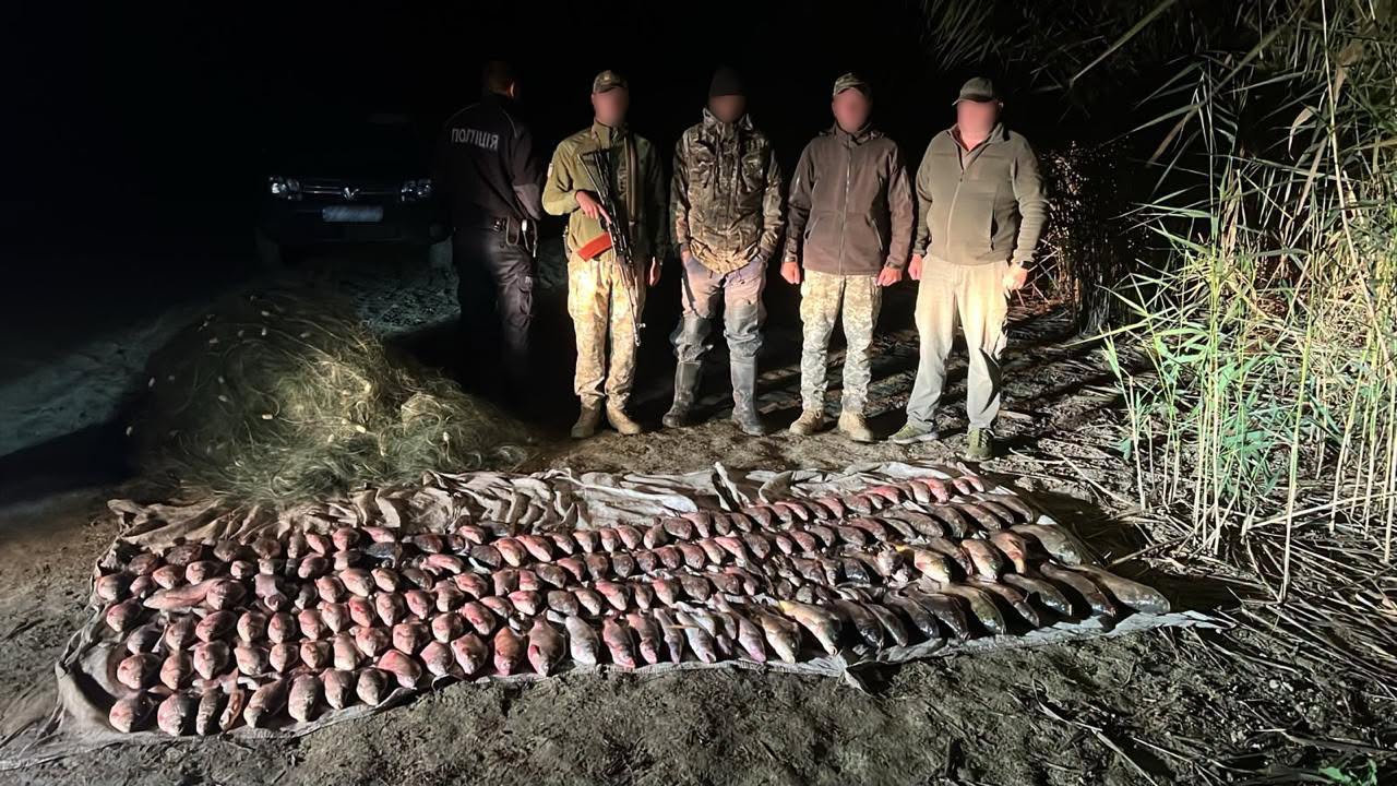 На озері Ялпуг ізмаїльські прикордонники затримали браконьєра із виловом на 400 тисяч гривень