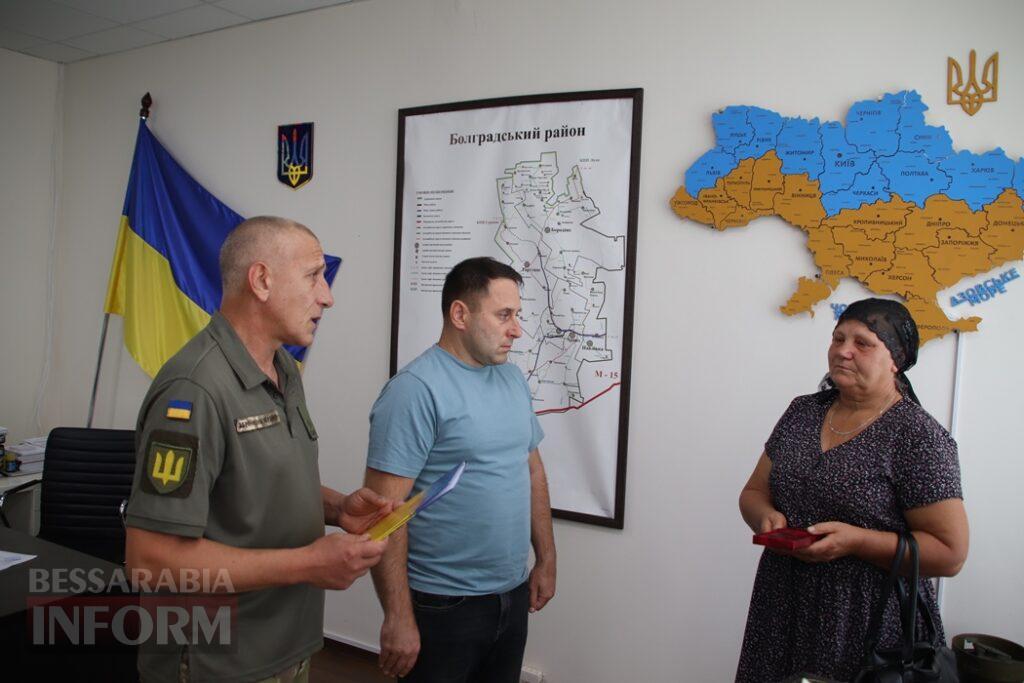 Матері загиблого воїна з Болградщини Георгія Адама передали його посмертну нагороду