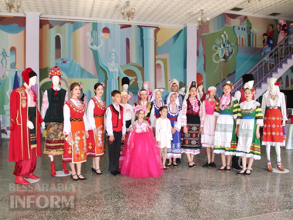 Дефіле у національних костюмах, обряди та велике хоро: як у Болграді пройшов «Bolgrad Ethno Fashion – 2026»