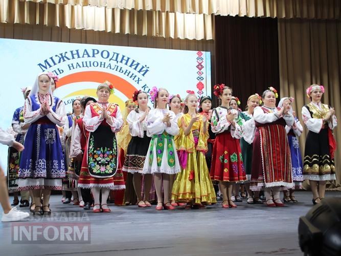 Дефіле у національних костюмах, обряди та велике хоро: як у Болграді пройшов «Bolgrad Ethno Fashion – 2026»