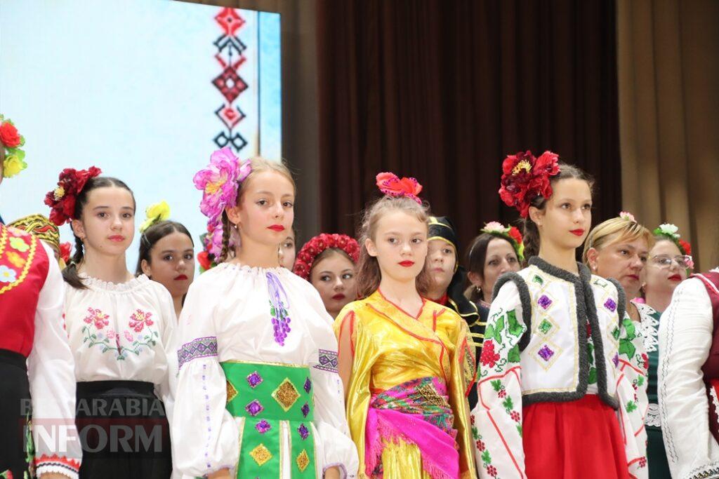 Дефіле у національних костюмах, обряди та велике хоро: як у Болграді пройшов «Bolgrad Ethno Fashion – 2026»